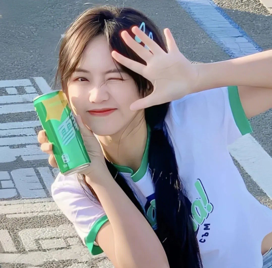 单车上的少女